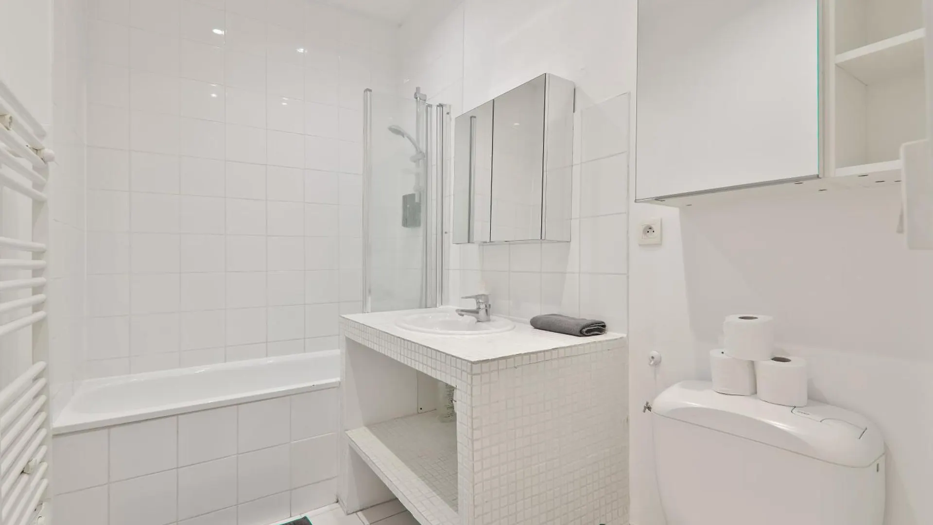 Appartement Mezzanine Quartier Chatelet Les Halles 4 Free Netflix Paris